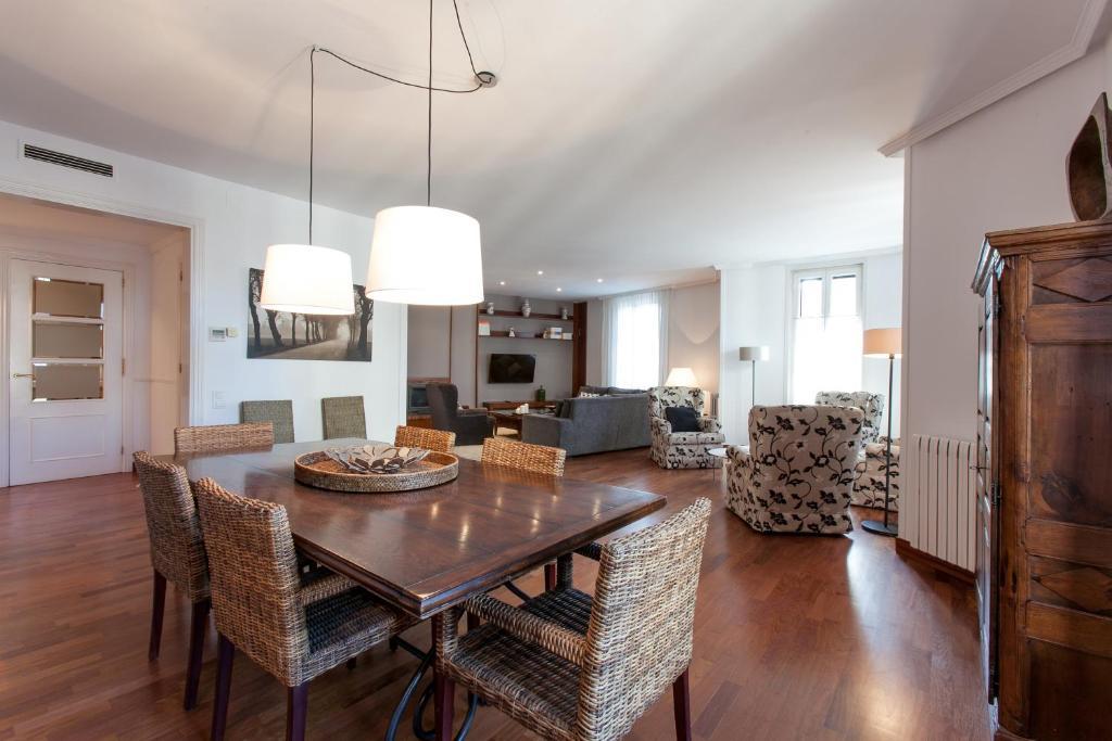 Serennia Apartamentos Ramblas - Placa Catalunya Barcelona Zimmer foto