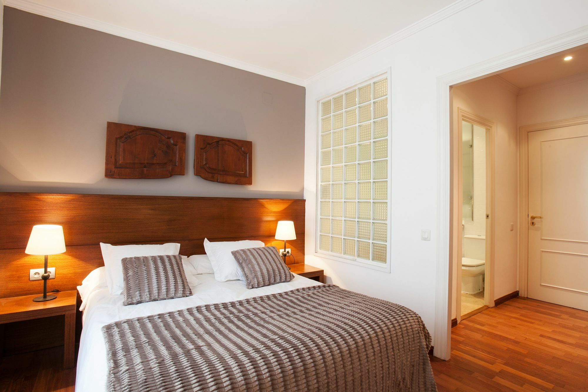 Serennia Apartamentos Ramblas - Placa Catalunya Barcelona Exterior foto