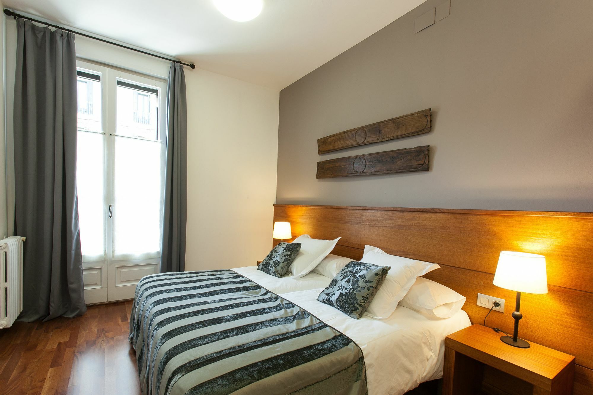 Serennia Apartamentos Ramblas - Placa Catalunya Barcelona Exterior foto