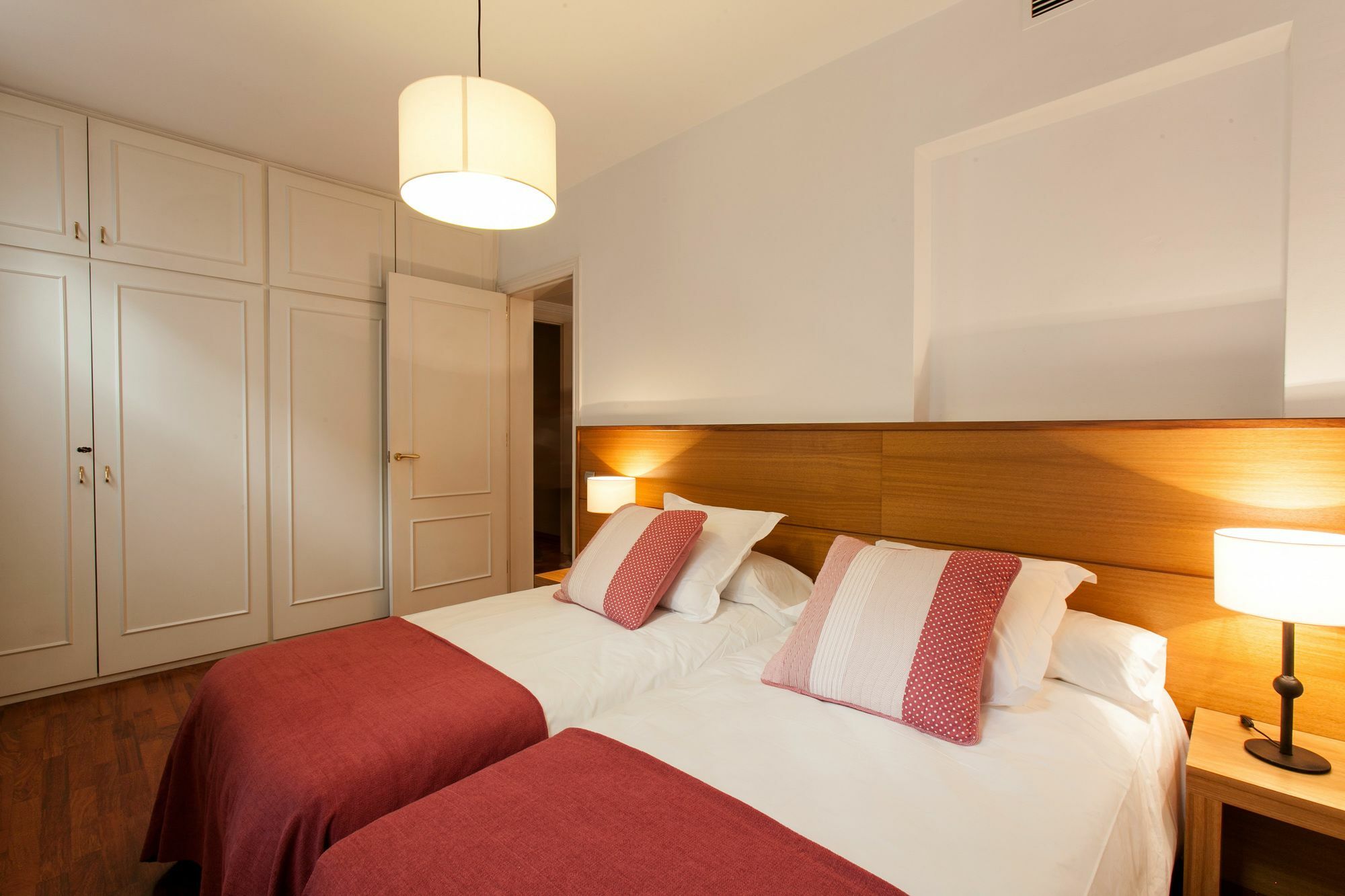Serennia Apartamentos Ramblas - Placa Catalunya Barcelona Exterior foto