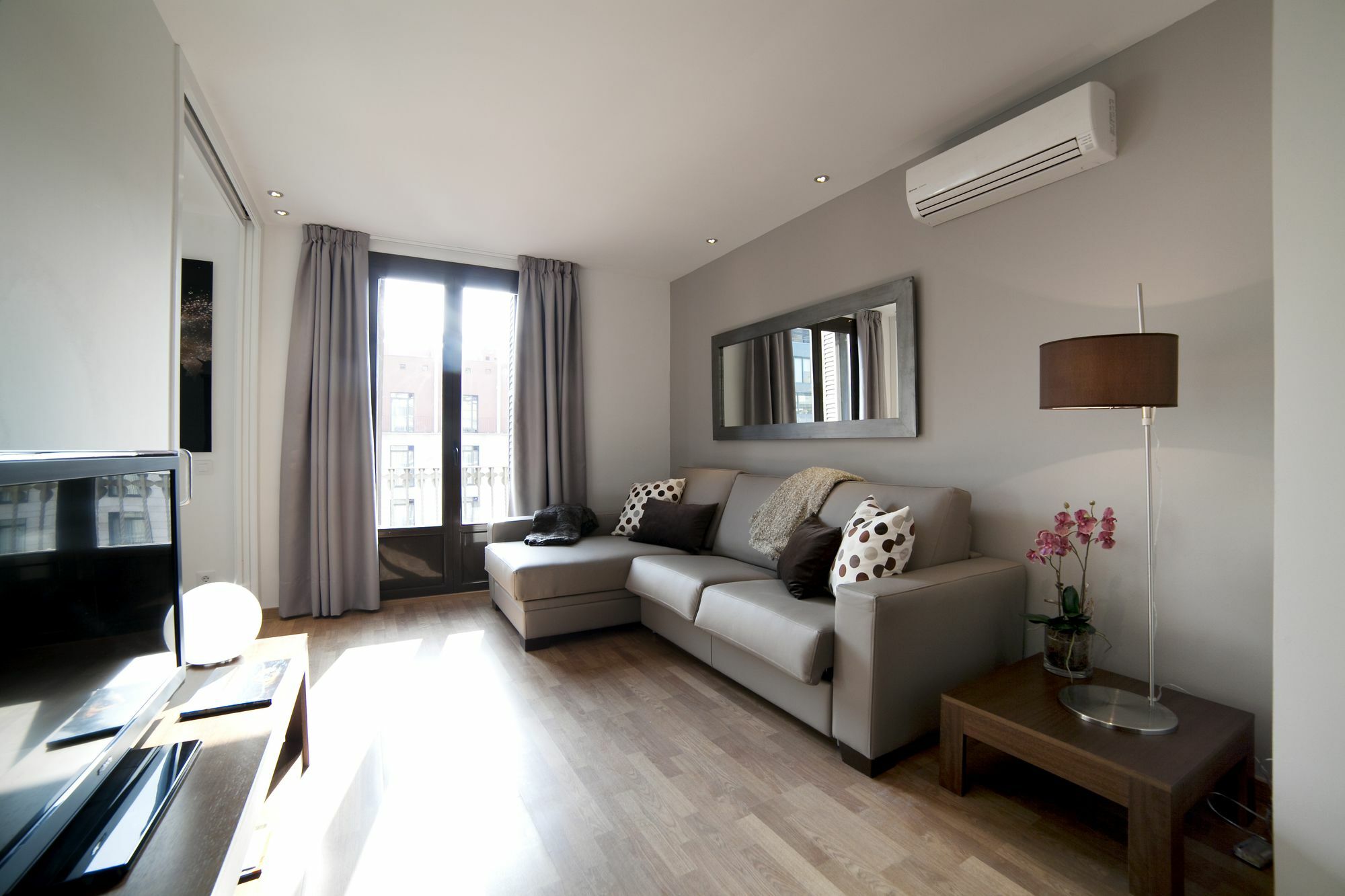 Serennia Apartamentos Ramblas - Placa Catalunya Barcelona Exterior foto