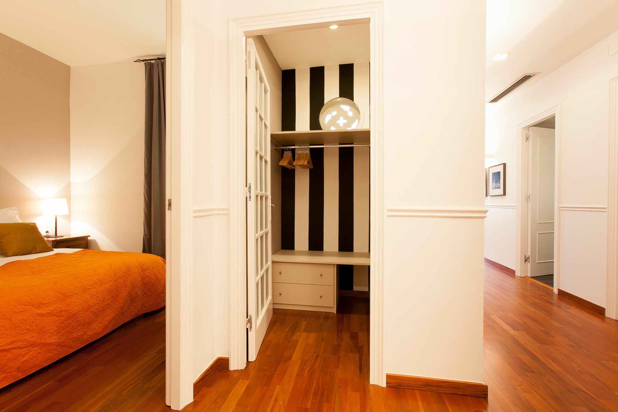 Serennia Apartamentos Ramblas - Placa Catalunya Barcelona Exterior foto