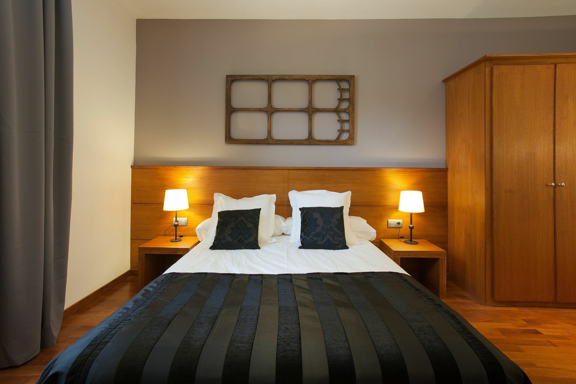 Serennia Apartamentos Ramblas - Placa Catalunya Barcelona Exterior foto