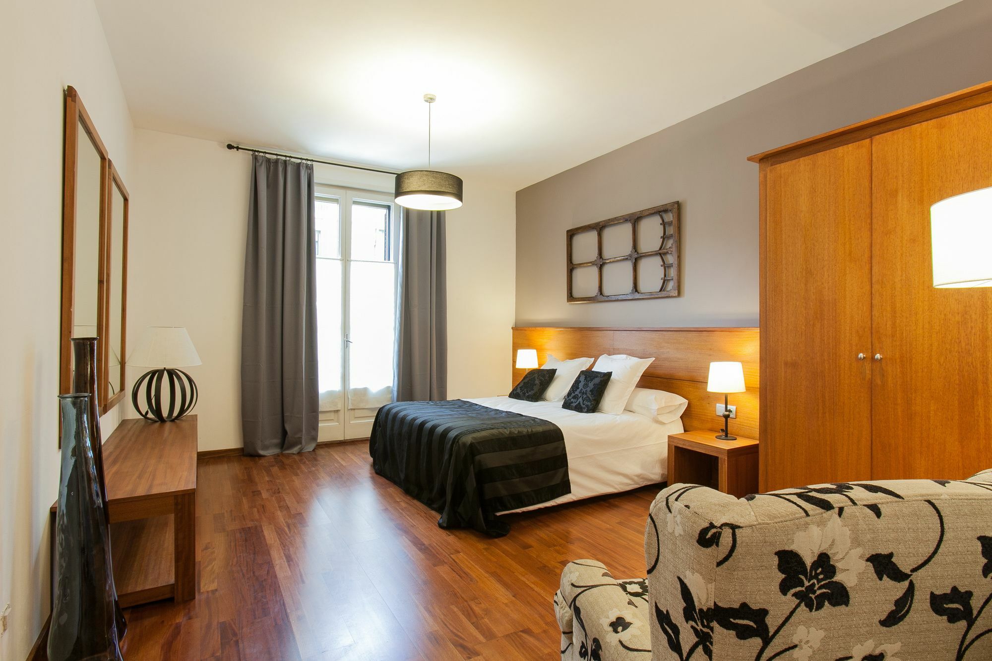 Serennia Apartamentos Ramblas - Placa Catalunya Barcelona Exterior foto