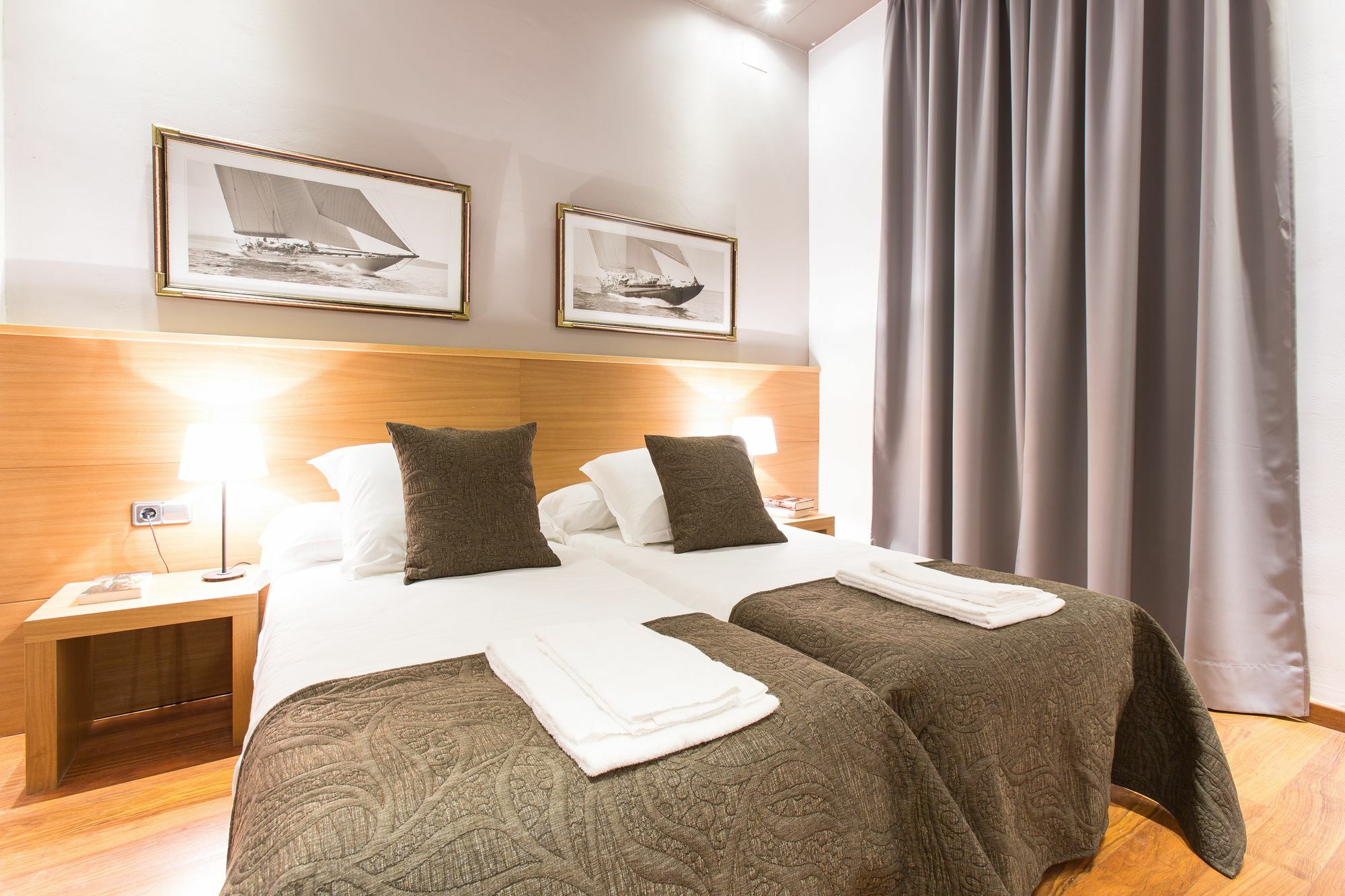 Serennia Apartamentos Ramblas - Placa Catalunya Barcelona Exterior foto
